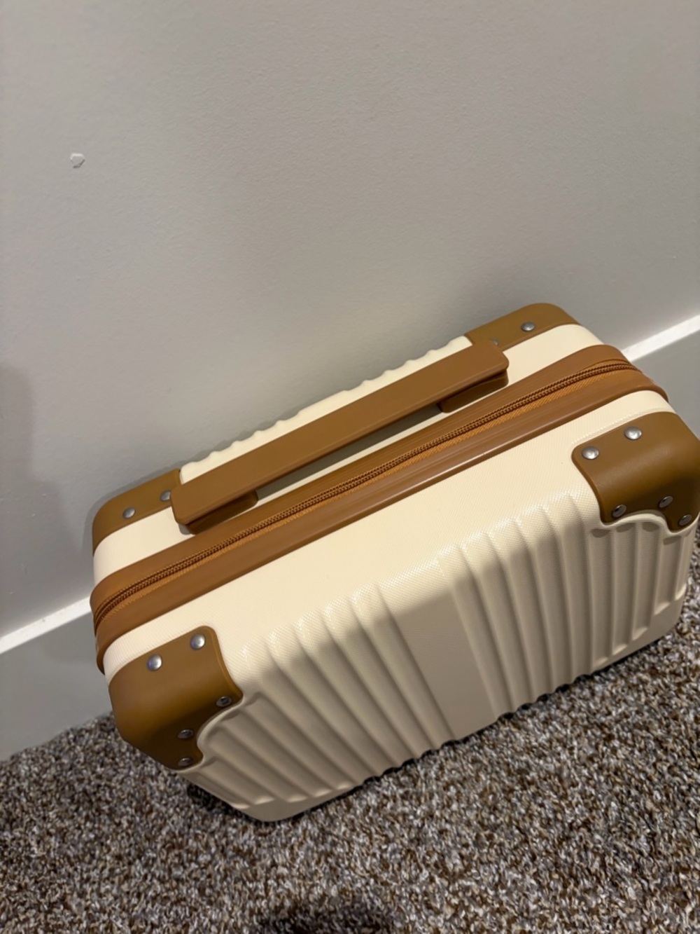 Hard Shell Accessories Case( - Picture 2 of 6